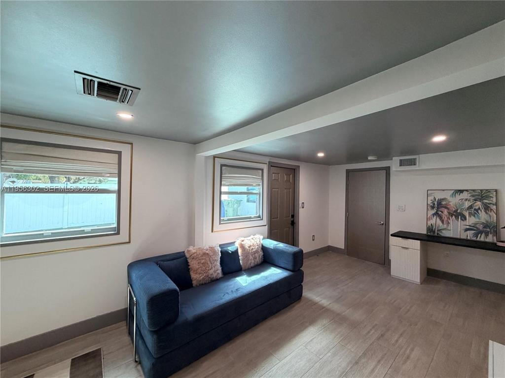 Building Photo - 1532 N Andrews Ave