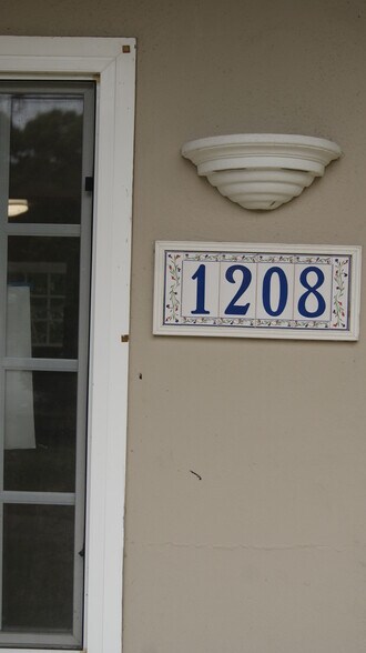 Building Photo - 1208 Lincoln Avenue