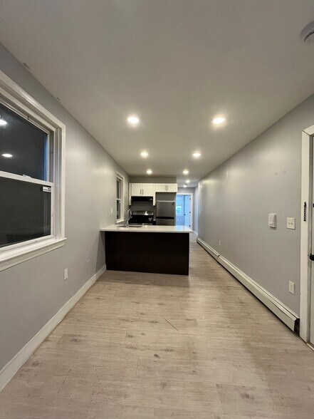 Building Photo - 212 Zabriskie St