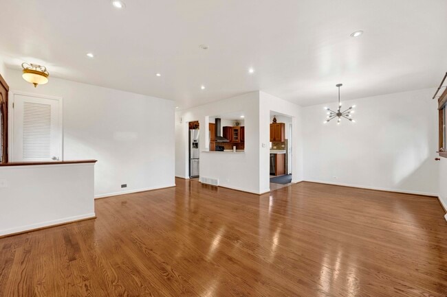 Building Photo - 9410 Lawler Ave