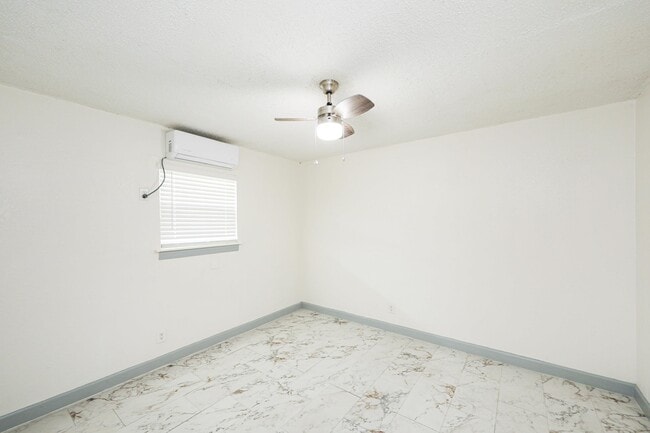 Building Photo - 1920 Madison St