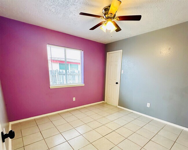 Building Photo - 2115 Barrington Pl Dr