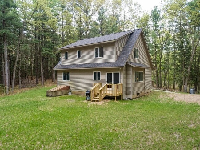 Building Photo - 6321 Silver Lake Dr