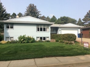 Building Photo - Single family home in quiet neighborhood