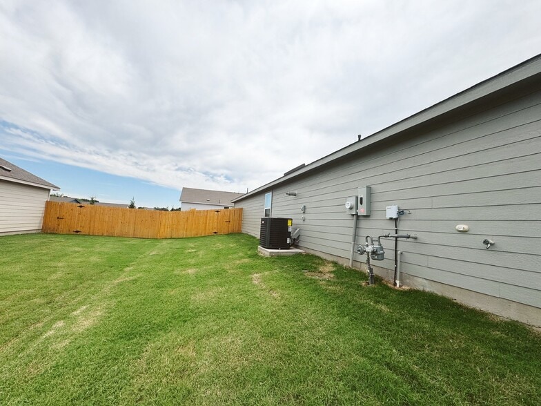 Building Photo - 3612 Chambray Dr