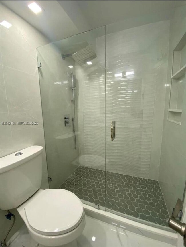 Building Photo - 6039 Collins Ave