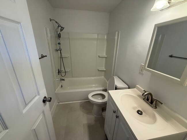 Building Photo - Freshly updated 2-bedroom unit, $1,450.00, Southbridge neighborhood, Wilmington
