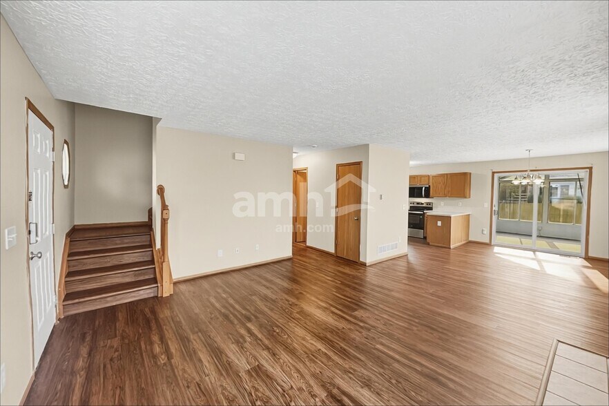Building Photo - 825 Whitehead Dr