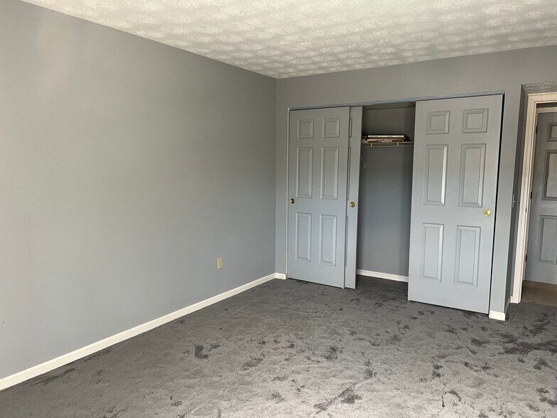 Building Photo - 10 Kellogg Rd