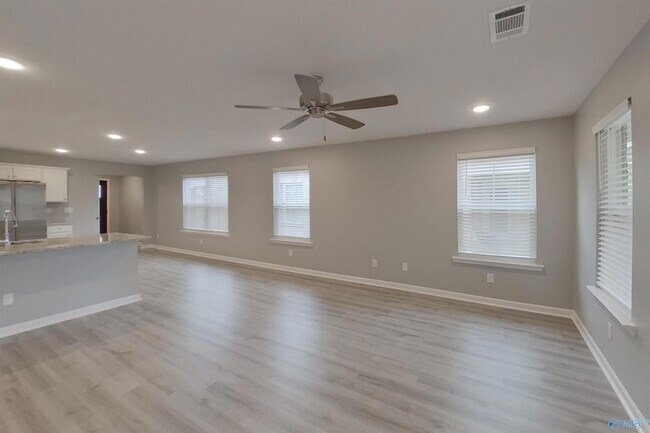 Building Photo - 394 Angela St