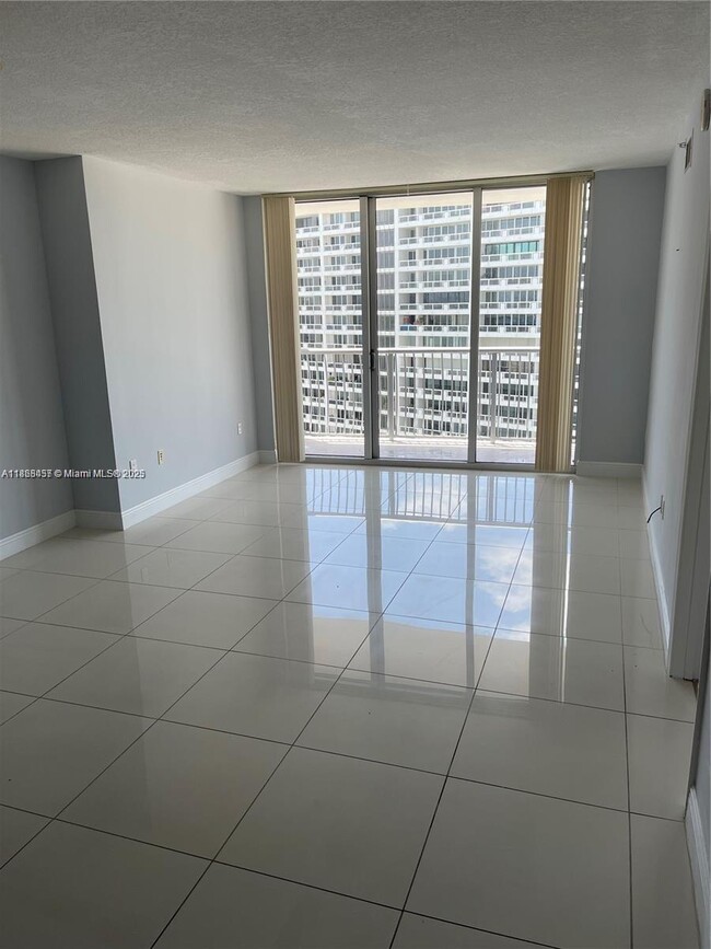 Building Photo - 1750 N Bayshore Dr