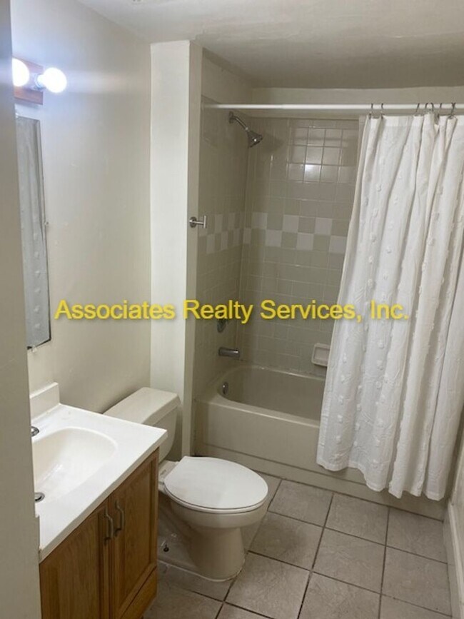 Building Photo - MOVE IN SPECIAL!!! 3 Bed/2 Bath Home in NW...