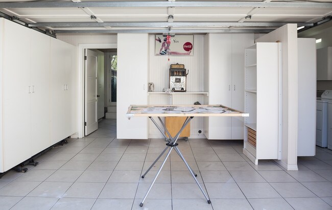 Garage Playspace - 1029 Chautauqua Blvd