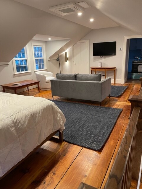 Primary Photo - 7 Bedford St