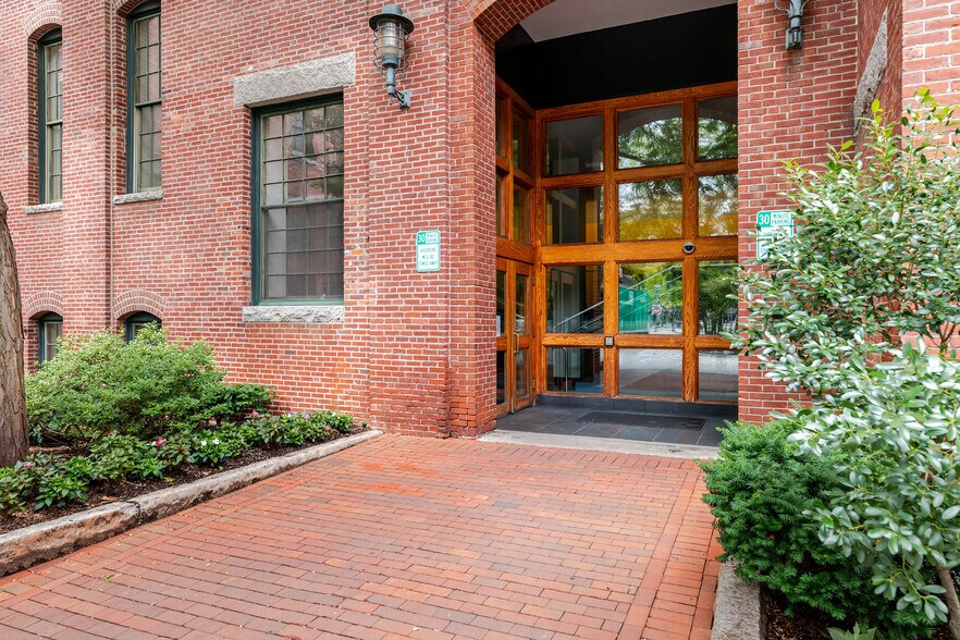 Building Photo - 129 Franklin St