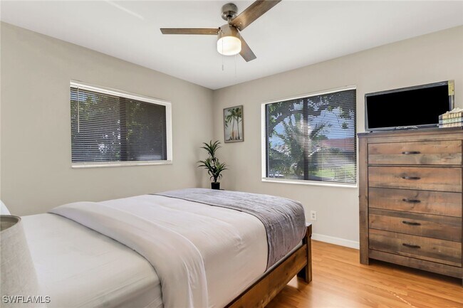 Building Photo - 4800 SW 12th Pl