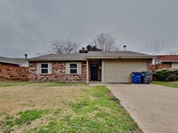 Building Photo - 560 Cumberland Dr