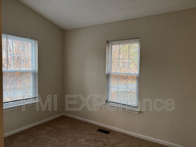 Building Photo - 709 St Michaels Dr