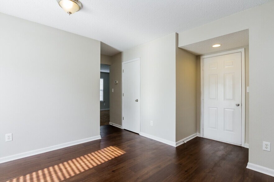 Building Photo - 15469 Fawn Meadow Dr