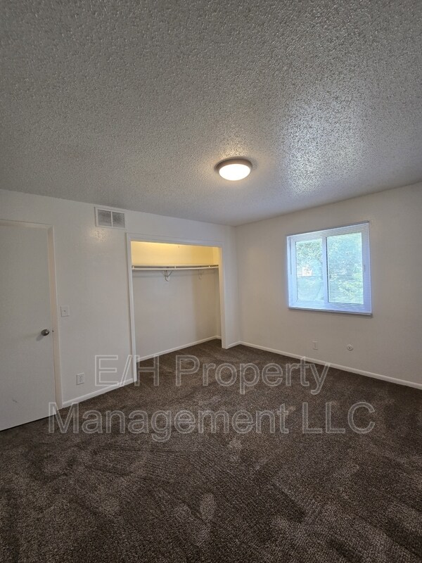 Building Photo - 8728 E Arthur Cir