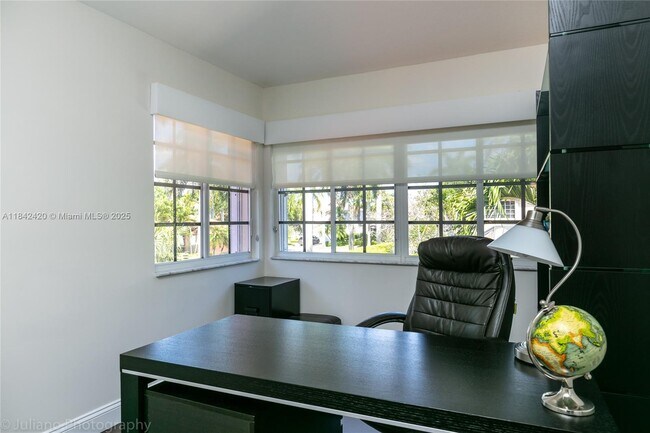 Building Photo - 2564 Jardin Ct