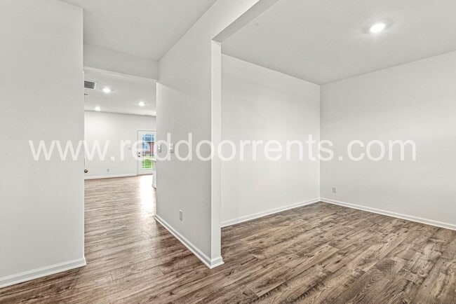 Building Photo - 2183 Warbler St