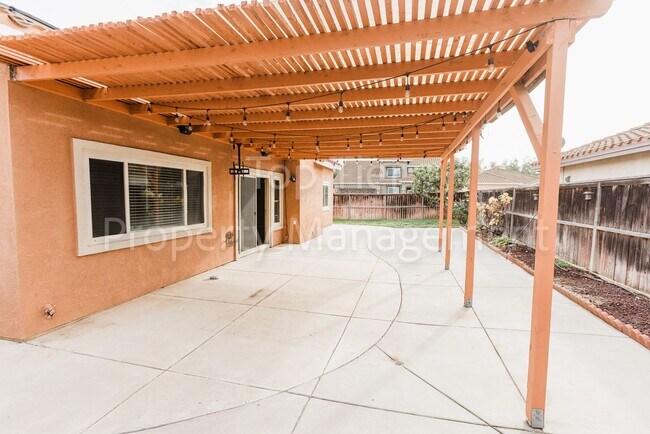 Building Photo - Beautiful 4 bed / 2 bath / 1,708 sqft Single Story Home in Rio Vista community of Oceanside