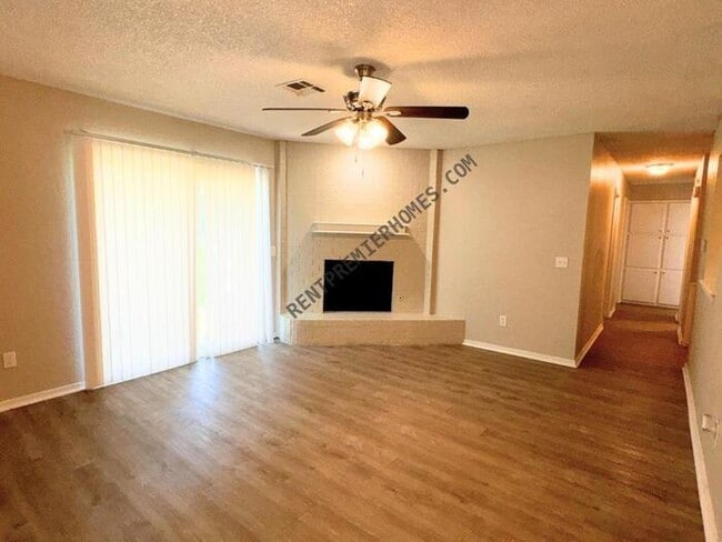 Building Photo - 8741 Hillridge Dr