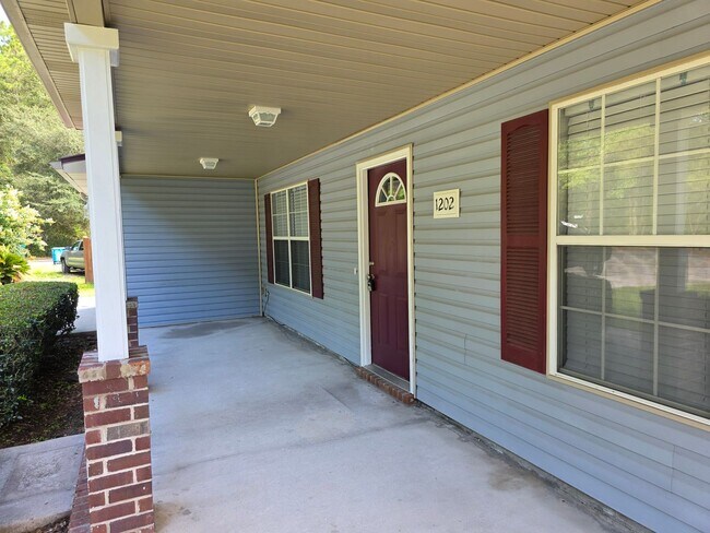 Building Photo - Low Country Home in Rincon with Fenced Backyard!