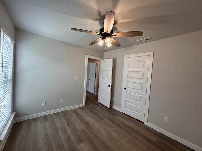 Building Photo - "Charming 3-Bed, 2-Bath Lubbock Home: Spac...