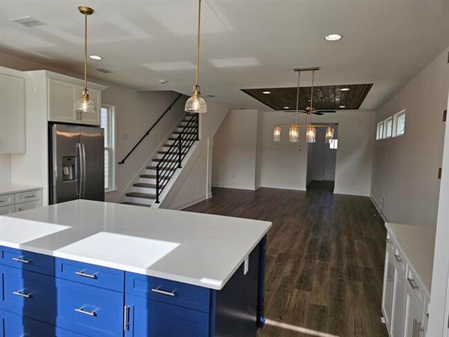 Building Photo - Newer Construciton Home In Canopy - Next T...