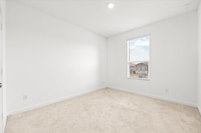 Building Photo - Spacious 4-Bed Home with Modern Upgrades, Fenced Yard & Community Pool in San Antonio