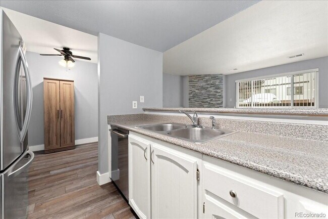 Building Photo - "Charming 2-Bed Condo with Cozy Fireplace in Prime Arvada Location!"