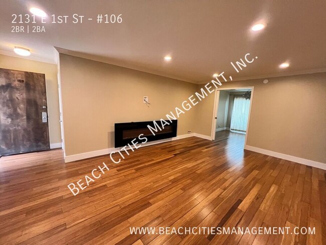 Building Photo - Condo located One Block from the Beach wit...