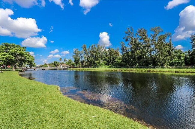 Building Photo - 16465 NE 22nd Ave