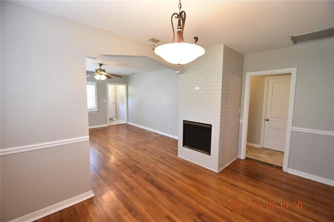 Building Photo - 3021 6th Ave N