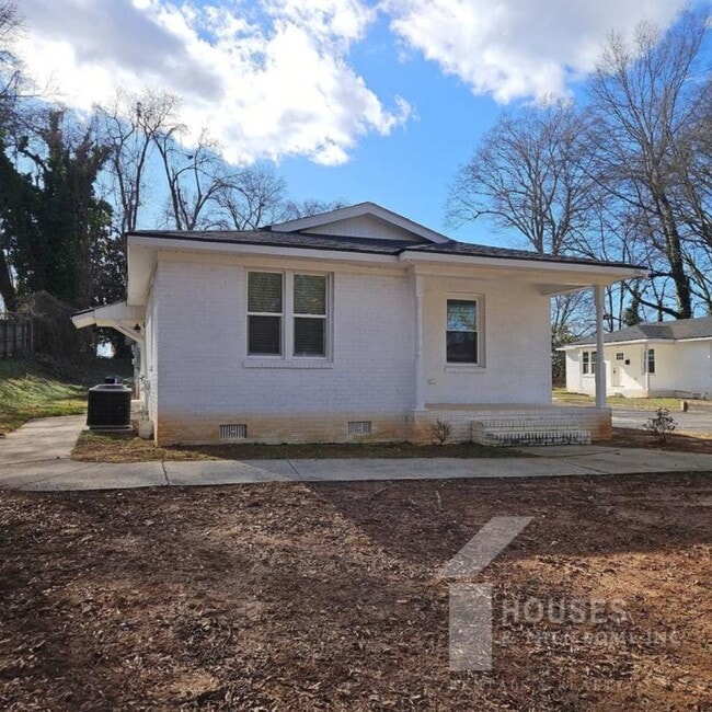 Building Photo - 511 Hampton Ave