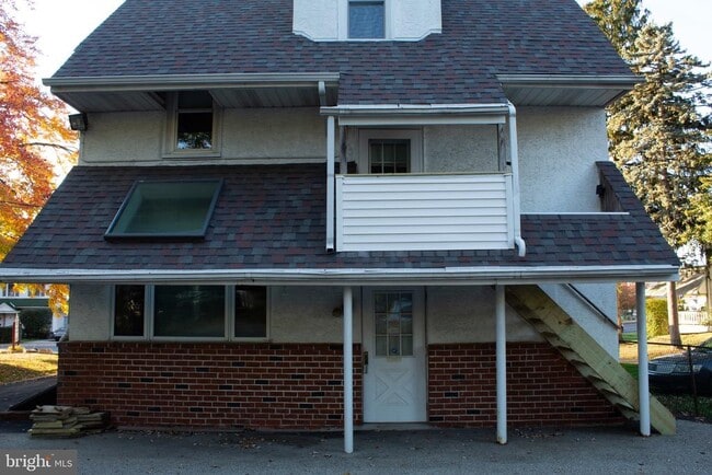 Building Photo - 23 N York Rd