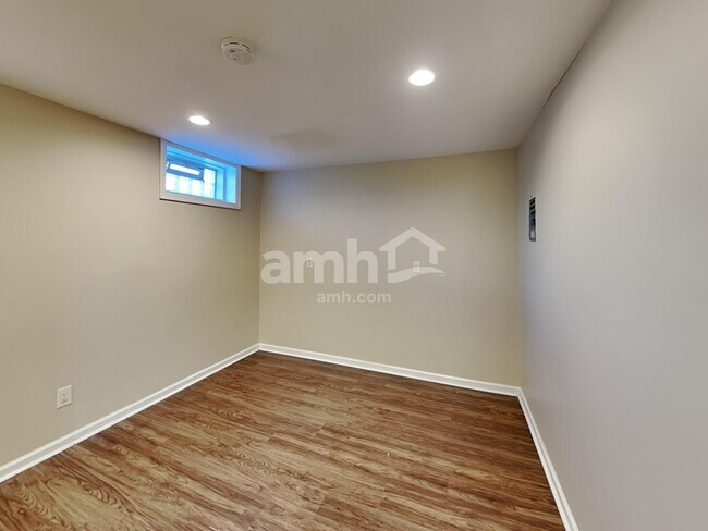 Building Photo - 12478 Thoroughbred Dr