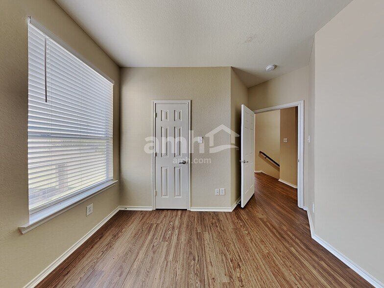 Building Photo - 58 N Highland Dr