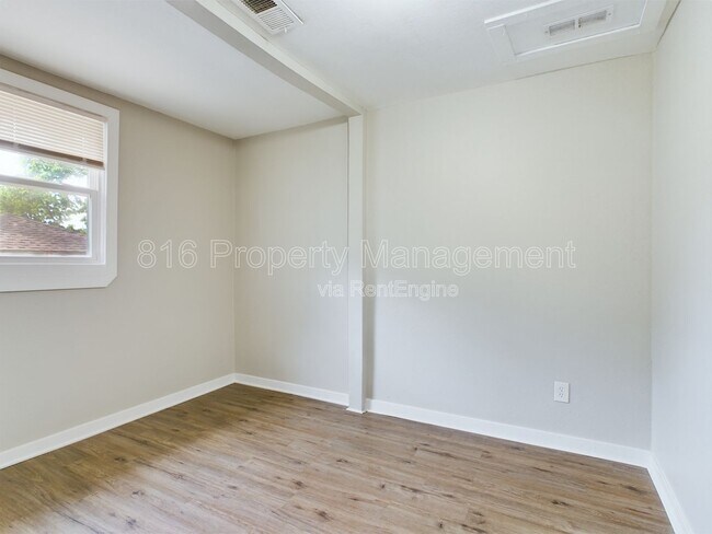 Building Photo - 5218 Highland Ave