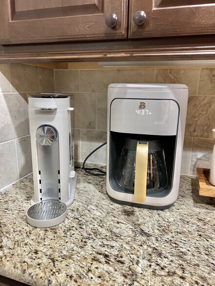 Building Photo - 1416 Cres Ridge Dr