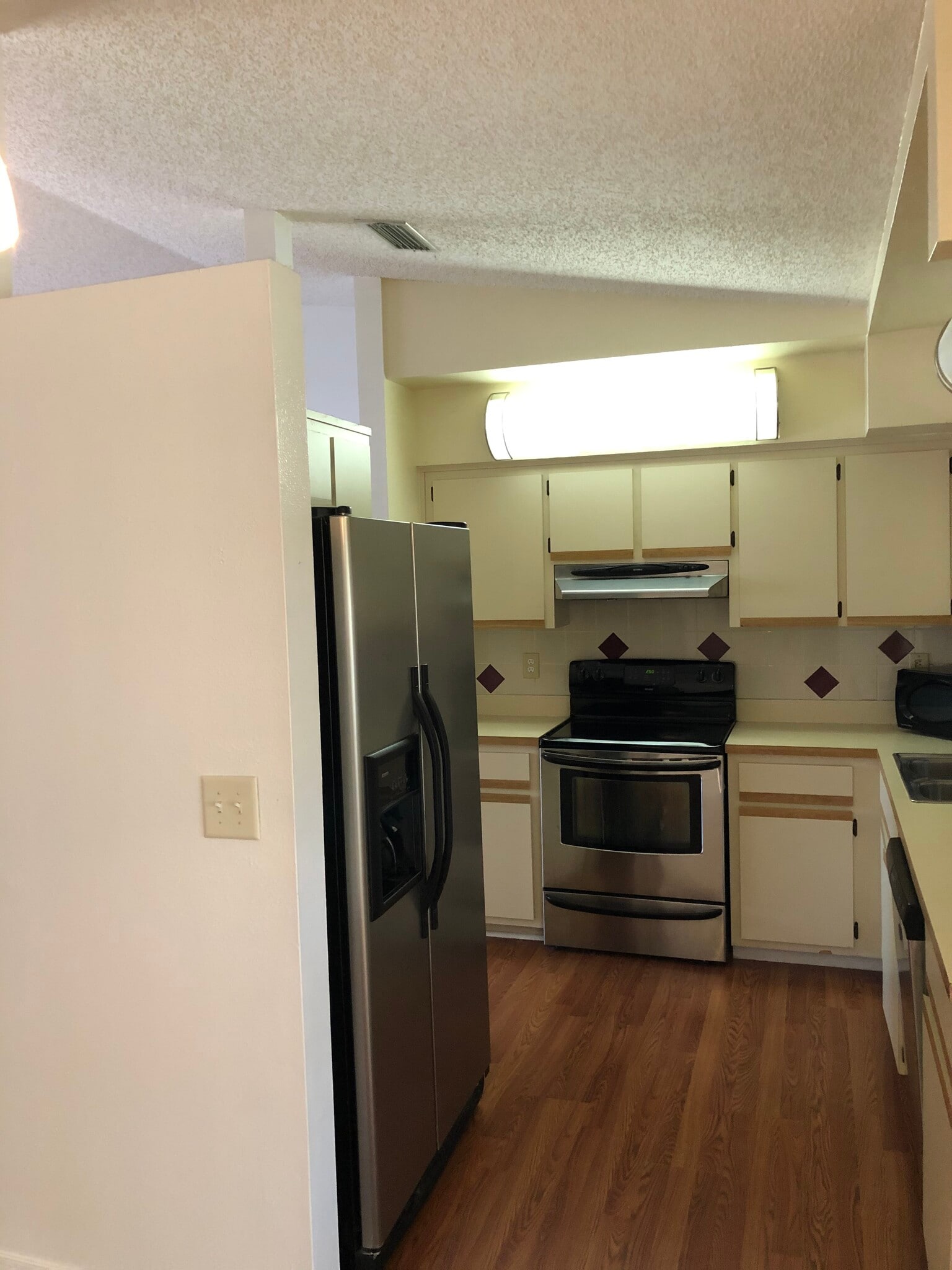 kitchen - 5398 Colchester Ave
