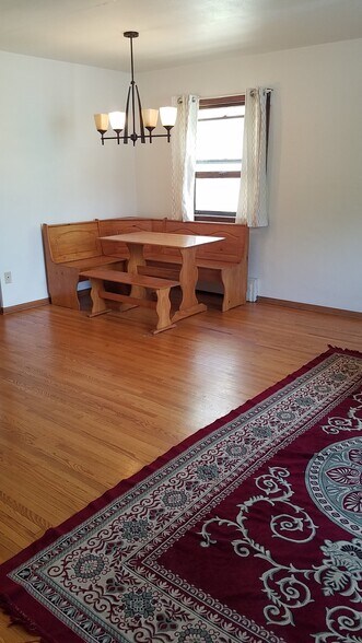 Building Photo - 1022 Arkwright St N