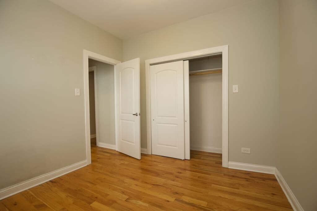Building Photo - 4422 N Wolcott Ave