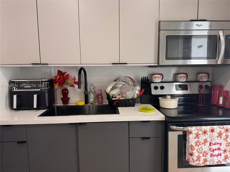 Building Photo - 2775 SW 6th St