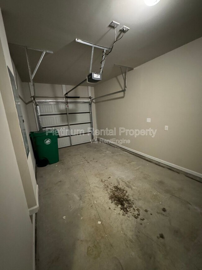 Building Photo - 3368 Pennington Dr