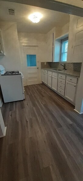 Building Photo - 901 Blandin St