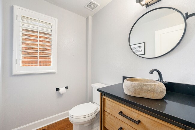 Building Photo - Stunning Home in the Heart of Cherry Creek...