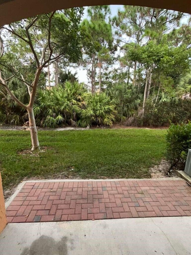 Building Photo - 5067 SE Mariner Garden Cir